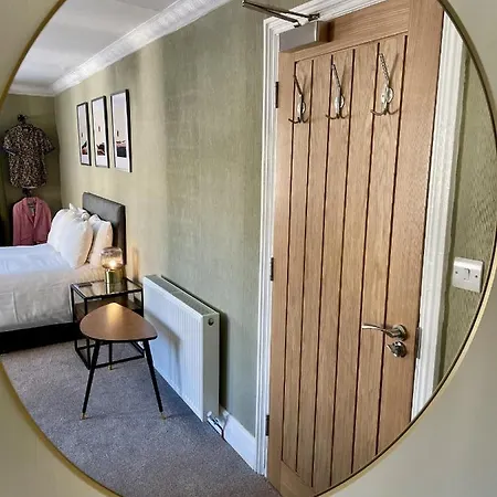 Lacet House לינה וארוחת בוקר