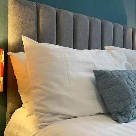 Lacet House לינה וארוחת בוקר