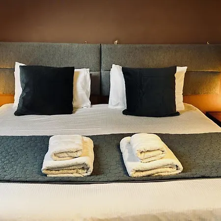 Bed & Breakfast Lacet House