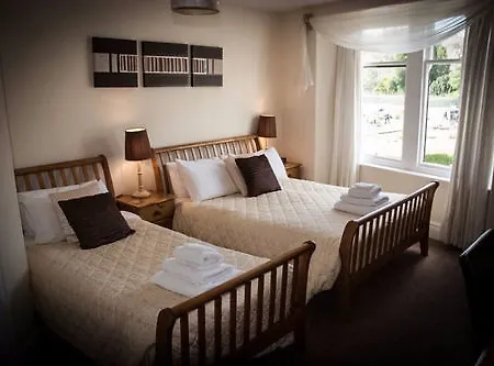 לינה וארוחת בוקר Lacet House 4*