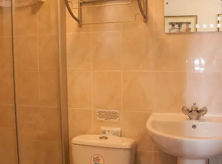 לינה וארוחת בוקר Lacet House