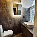 Bed & Breakfast Lacet House 4*